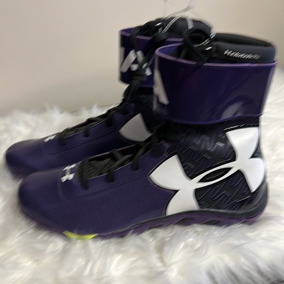 NWOT’S Under Armour Men’s Purple Spine Clutch Fit Football Cleats Size 13.5 - Picture 3 of 6
